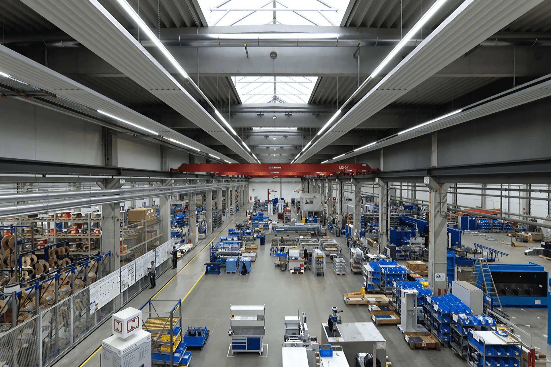 LED beleuchtete Produktionshalle bei Niehoff