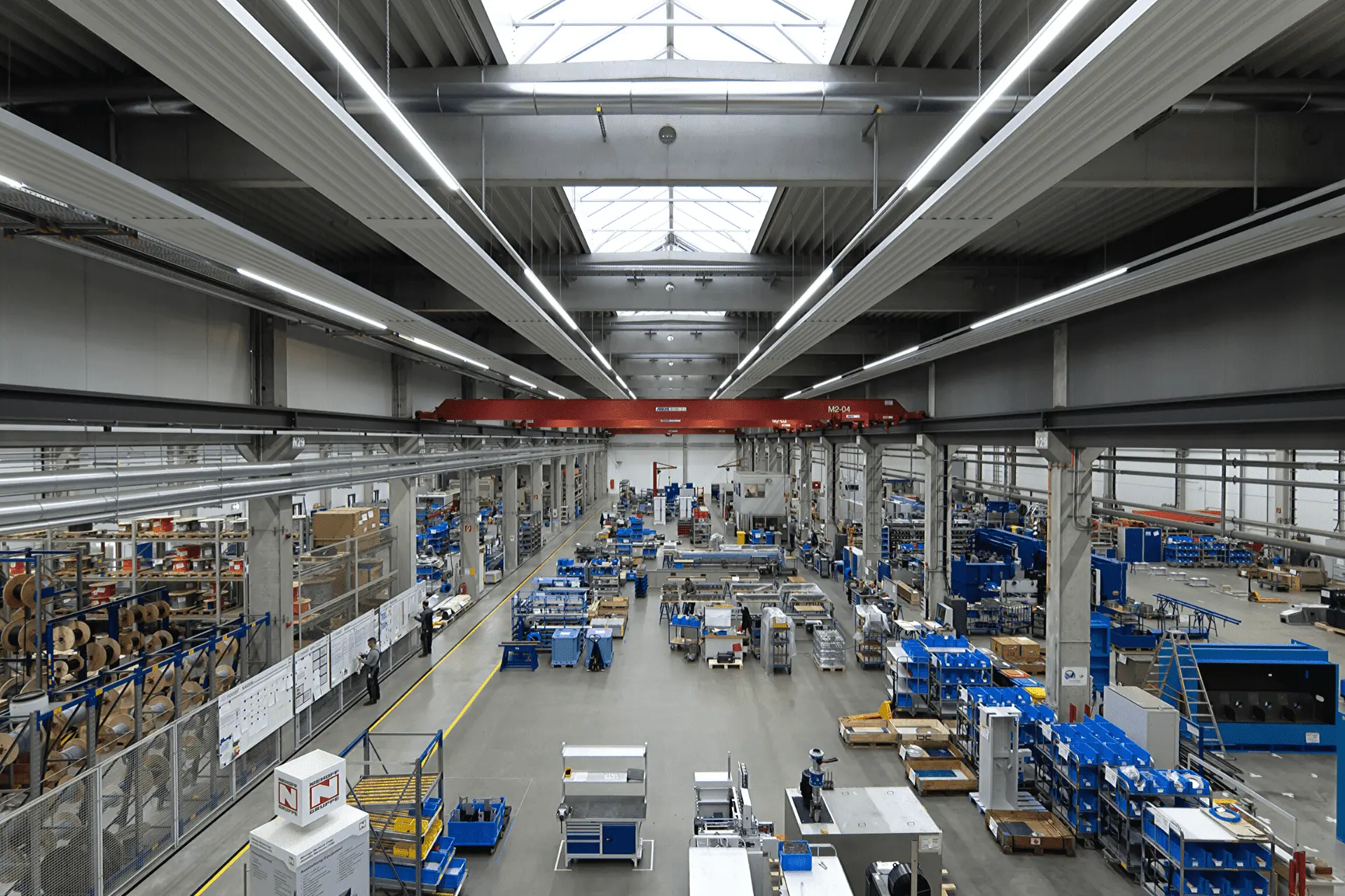 LED Beleuchtung in Produktionshalle bei Niehoff nach der Modernisierung