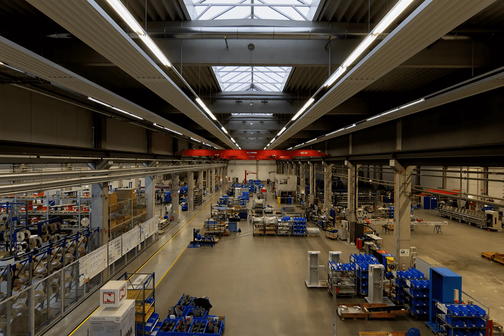 LED Beleuchtung in Produktionshalle bei Niehoff vor der Modernisierung